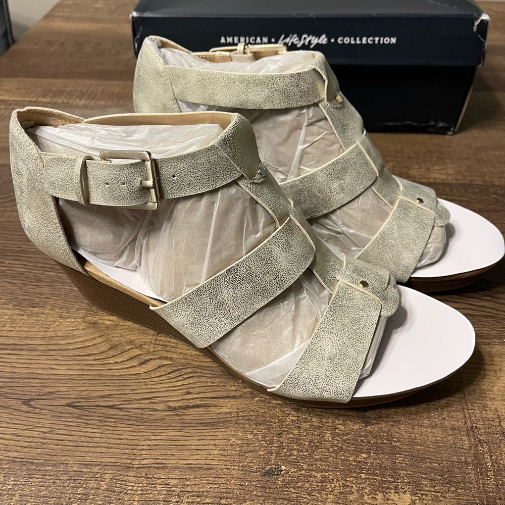 Dr. Scholl’s gold/silver sandals